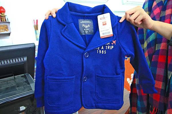 【絕版超低價，２件只要１００元起！】全台灣最大的原廠授權童裝特賣會超低價！新品全面２件１００元起！硬是比外面便宜２００元以上！多種卡通人物任你挑-PUZZLE拍手國際