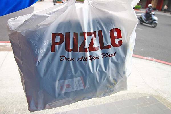 【絕版超低價，２件只要１００元起！】全台灣最大的原廠授權童裝特賣會超低價！新品全面２件１００元起！硬是比外面便宜２００元以上！多種卡通人物任你挑-PUZZLE拍手國際