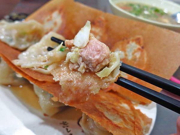 【桃園美食】元寶鍋貼-會爆漿的超薄皮鍋貼