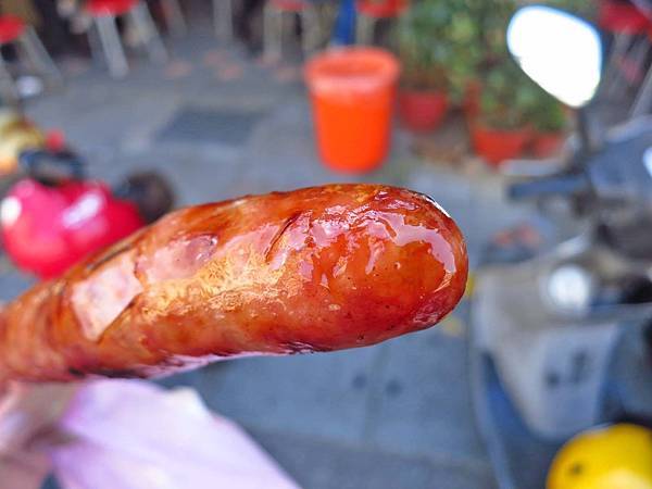【台北美食】李家現烤黑豬肉香腸-美味又迷人的香噴噴香腸