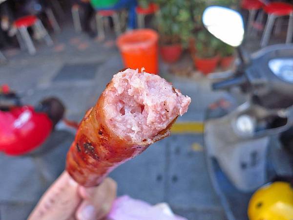 【台北美食】李家現烤黑豬肉香腸-美味又迷人的香噴噴香腸