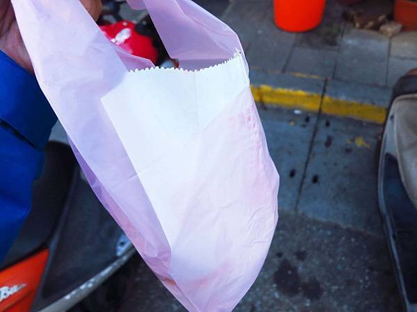 【台北美食】李家現烤黑豬肉香腸-美味又迷人的香噴噴香腸