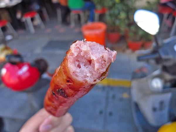 【台北美食】李家現烤黑豬肉香腸-美味又迷人的香噴噴香腸
