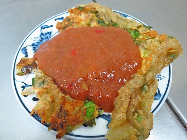 【台北美食】賴雞蛋蚵仔煎-寧夏夜市裡的超人氣排隊美食 【台北美食】賴雞蛋蚵仔煎-寧夏夜市裡的超人氣排隊美食