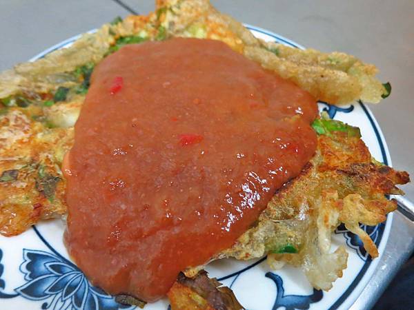 【台北美食】賴雞蛋蚵仔煎-寧夏夜市裡的超人氣排隊美食