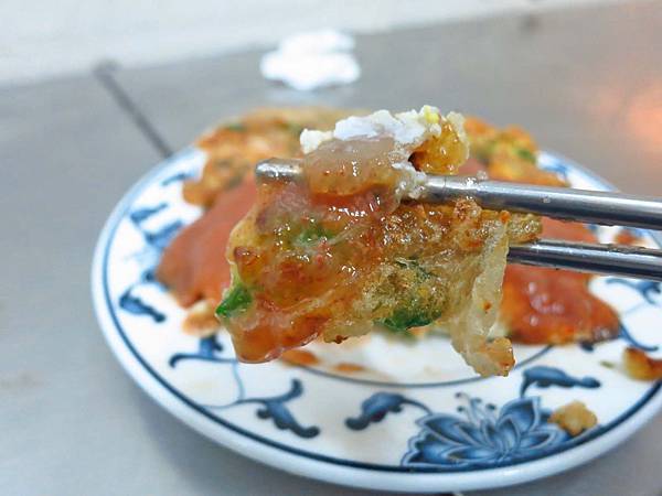 【台北美食】賴雞蛋蚵仔煎-寧夏夜市裡的超人氣排隊美食