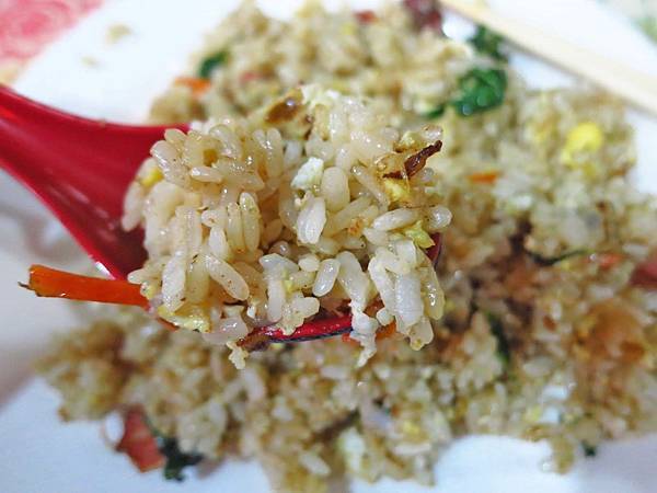 【台北美食】洪媽媽小吃部-大份量又美味的炒飯