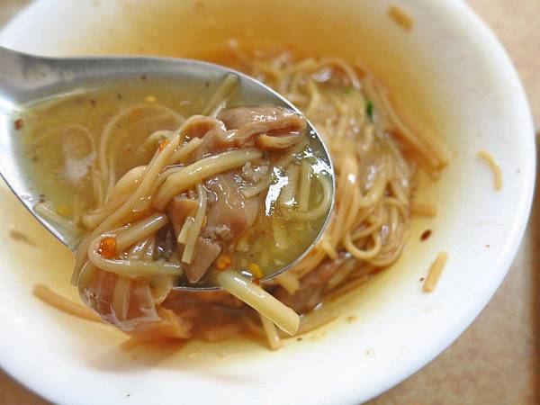 【台北美食】阿川麵線-豐富配料的蚵仔麵線