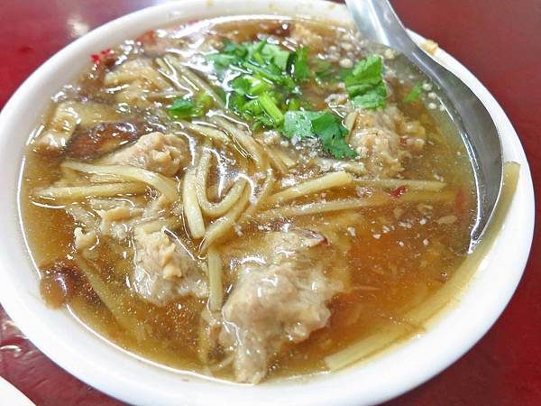 【蘆洲美食】圓環龍鳳號-美味又便宜的魯肉飯