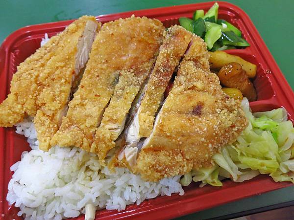 【三重美食】二哥的店美食館-只要55元就能吃到高品質便當 【三重美食】二哥的店美食館-只要55元就能吃到高品質便當