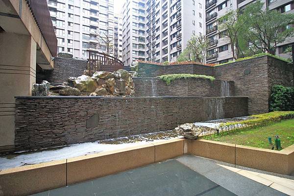 合康嘉年華-佔地3300坪以上的超大花園房，第1年住免錢