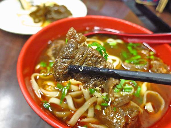 【台北美食】飄香牛肉麵-寧夏夜市裡的懷念牛肉麵