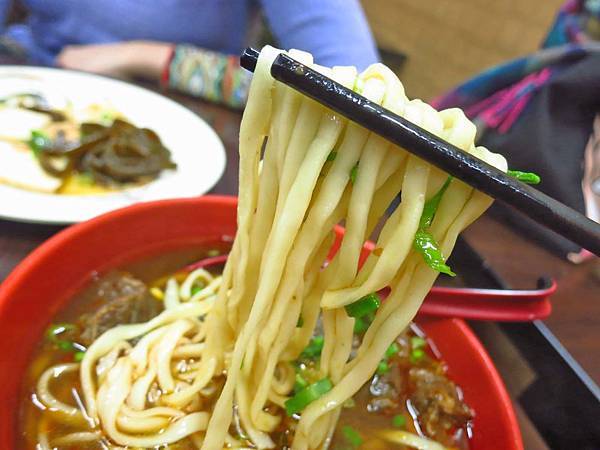 【台北美食】飄香牛肉麵-寧夏夜市裡的懷念牛肉麵