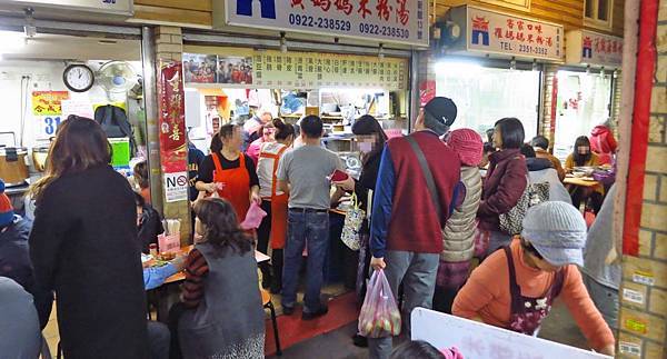 【台北美食】黃媽媽米粉湯-隱藏在東門市場裡的超人氣美食