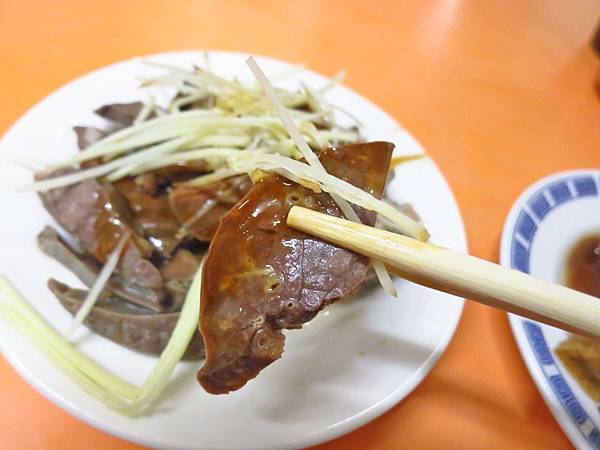 【台北美食】黃媽媽米粉湯-隱藏在東門市場裡的超人氣美食