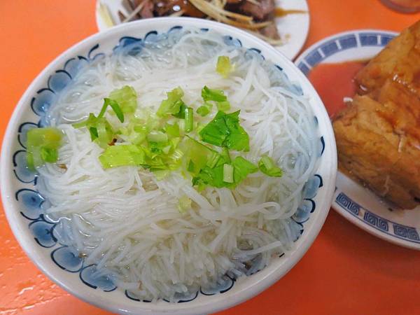 【台北美食】黃媽媽米粉湯-隱藏在東門市場裡的超人氣美食