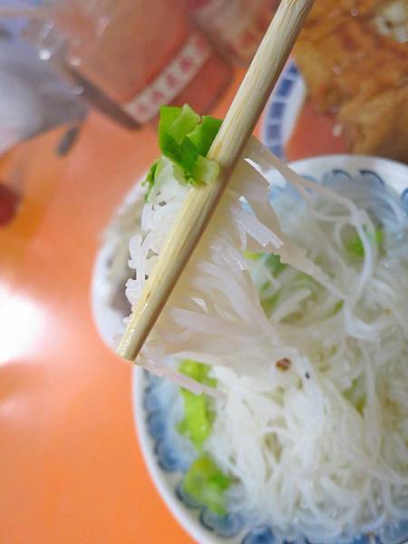 【台北美食】黃媽媽米粉湯-隱藏在東門市場裡的超人氣美食