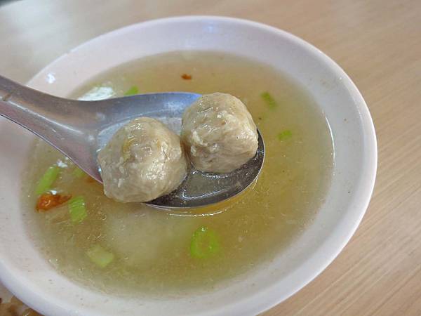 【三重美食】阿清伯油飯-在地人從小吃到大的不起眼小吃店