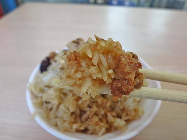 【三重美食】阿清伯油飯-在地人從小吃到大的不起眼小吃店