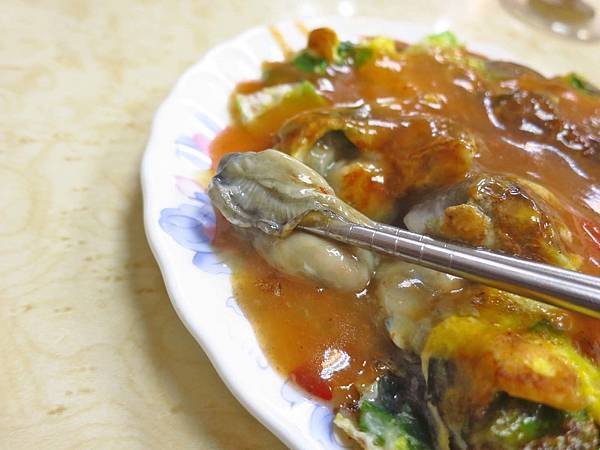 【台北美食】圓環邊蚵仔煎-寧夏夜市裡的超人氣排隊美食