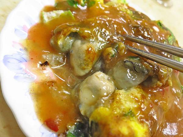 【台北美食】圓環邊蚵仔煎-寧夏夜市裡的超人氣排隊美食