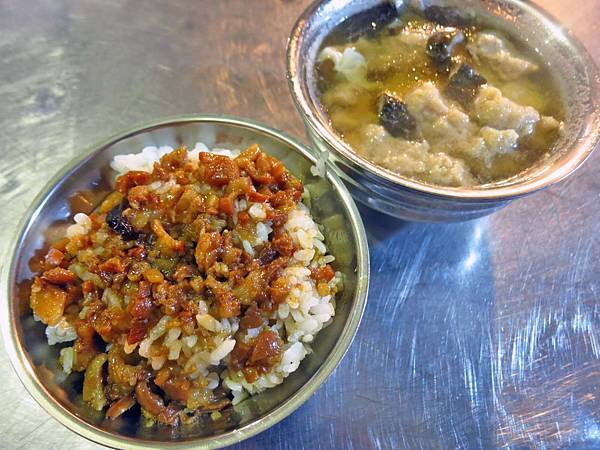 【台北美食】鴨頭正二代滷肉飯-湯頭鮮美的瓜仔肉湯 【台北美食】鴨頭正二代滷肉飯-湯頭鮮美的瓜仔肉湯