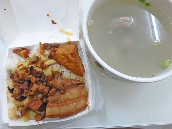 【蘆洲美食】信義路無名油飯店-便宜的美味小吃攤