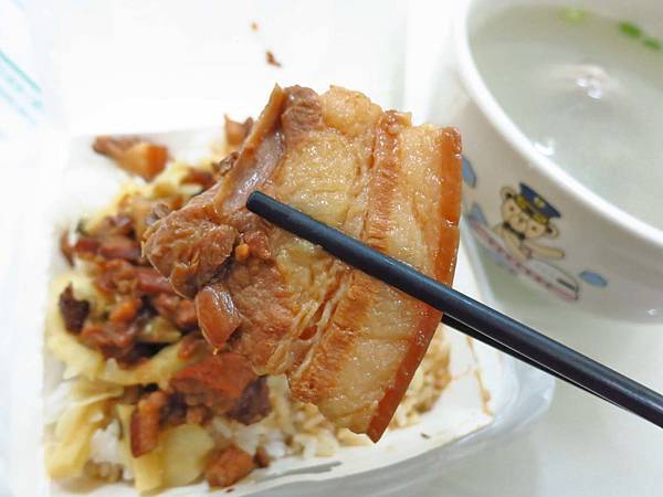 【蘆洲美食】信義路無名油飯店-便宜的美味小吃攤