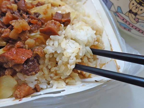 【蘆洲美食】信義路無名油飯店-便宜的美味小吃攤