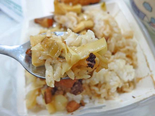 【蘆洲美食】信義路無名油飯店-便宜的美味小吃攤