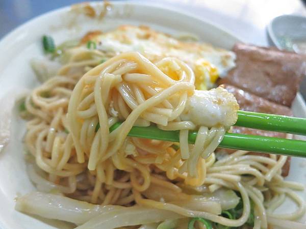 【台北美食】阿喜蛋包麵-會爆漿的乾麵