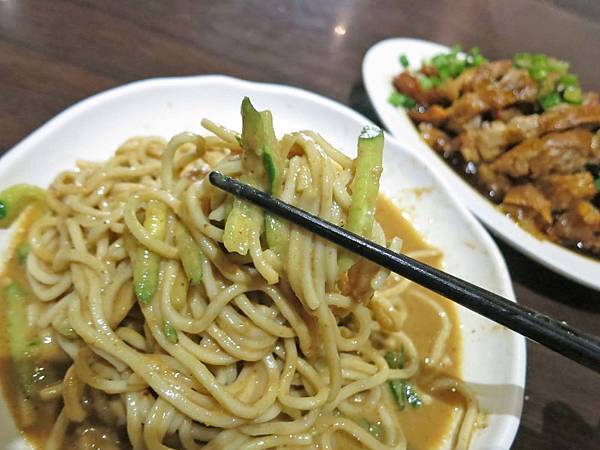 【台北美食】金香豬腳涼麵-比名店還厲害的豬腳