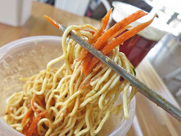 【桃園美食】貓八涼麵專賣店-舒適的文青涼麵店