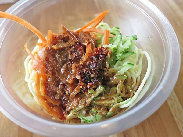 【桃園美食】貓八涼麵專賣店-舒適的文青涼麵店