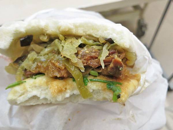 【蘆洲美食】一寶-從路邊開到店面的文青刈包店