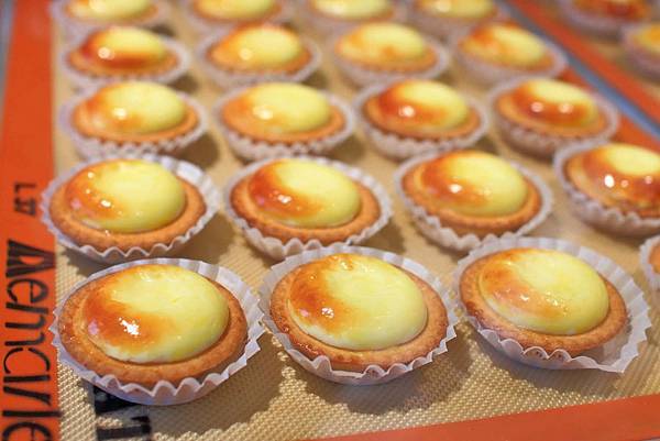 【台北美食】BAKE CHEESE TART-每秒即可賣出一個，是人氣不敗甜點之一
