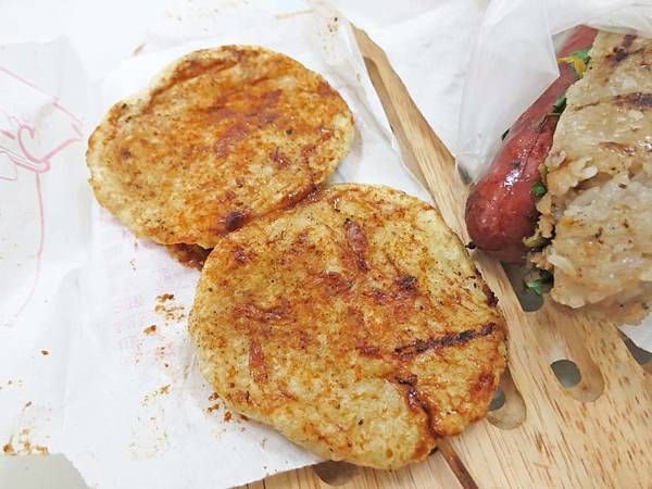 【蘆洲美食】民族路無名路邊攤-美味又迷人的大腸包小腸