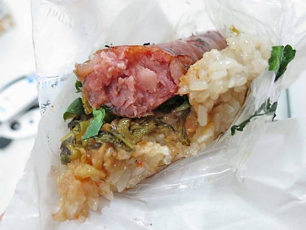 【蘆洲美食】民族路無名路邊攤-美味又迷人的大腸包小腸