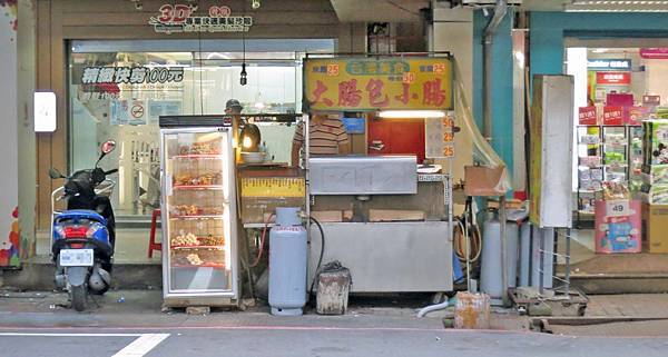 【蘆洲美食】民族路無名路邊攤-美味又迷人的大腸包小腸