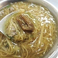 【台北美食】海產街蚵仔麵線-料多豐富的美味麵線