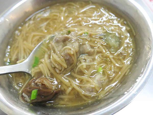 【台北美食】海產街蚵仔麵線-料多豐富的美味麵線