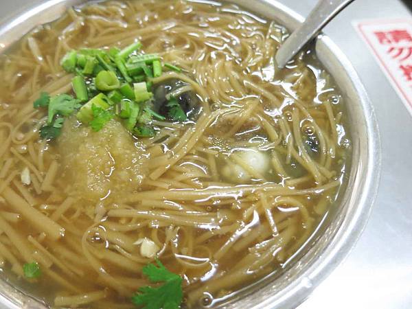 【台北美食】海產街蚵仔麵線-料多豐富的美味麵線