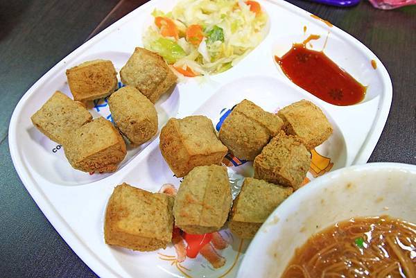 【宜蘭美食】和記大腸麵線臭豆腐-美味的爆漿臭豆腐