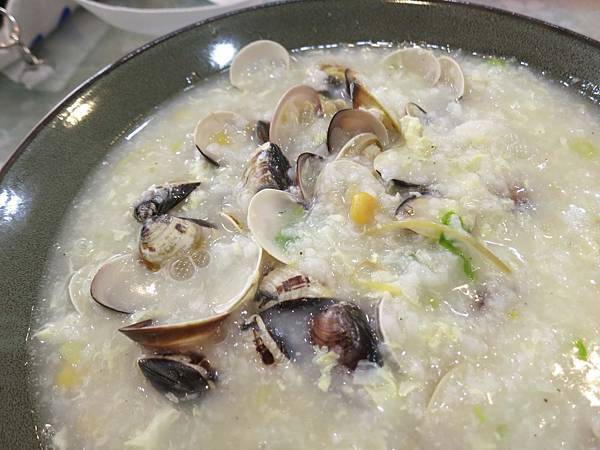 【新竹美食】小師父廣東粥-滿滿都是蛤蜊的蛤蜊粥