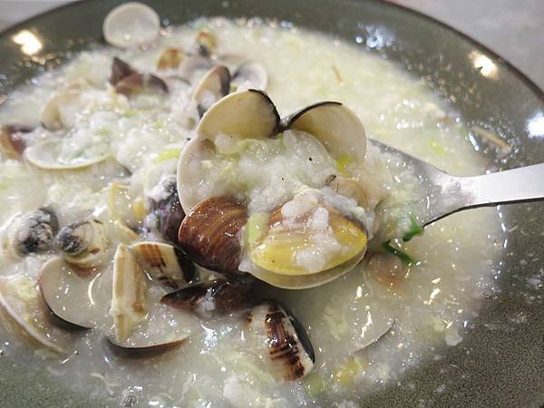 【新竹美食】小師父廣東粥-滿滿都是蛤蜊的蛤蜊粥