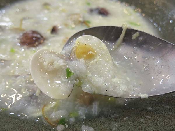 【新竹美食】小師父廣東粥-滿滿都是蛤蜊的蛤蜊粥
