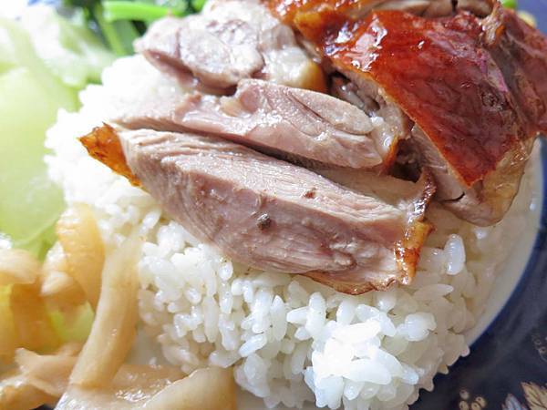 【桃園美食】新華園港式燒臘-酥脆外皮的鴨腿飯