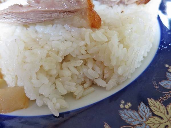 【桃園美食】新華園港式燒臘-酥脆外皮的鴨腿飯