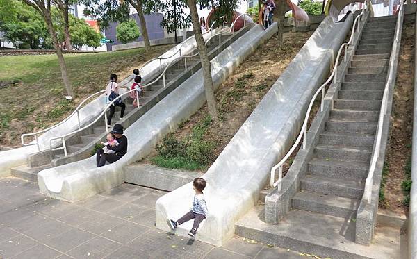 【桃園景點】老街溪河川教育中心-免門票免費玩到飽的超長溜滑梯