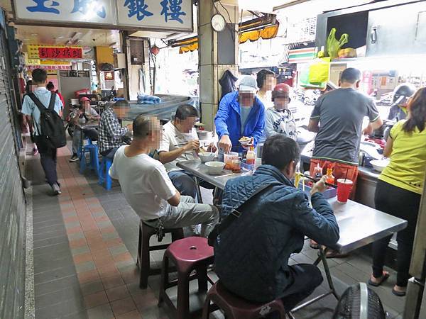 【三重美食】中華路油飯-值得推薦的美味無名路邊攤